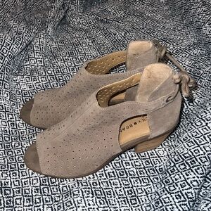 Size 9 lucky brand peep toe shoes